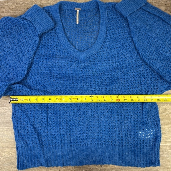 Free People LULU Oversize V-Neck Sweater -Parrot Blue XS - Picture 7 of 8